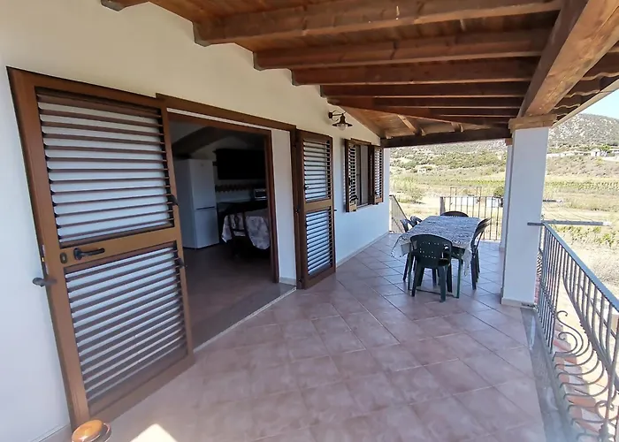 Casa A 500metri Dal Mare Con Bellissima Vista 別荘 Tertenìa